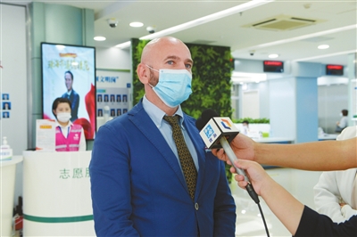 珠海冰都食品有限公司CEO Mattia Pinza接受采訪。.jpg