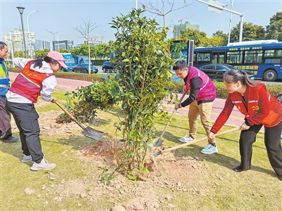 南溪社區(qū)黨支部攜手市第一中等職業(yè)學(xué)校黨支部在云溪園開(kāi)展“黨建引領(lǐng)添綠意，共建生態(tài)美云溪”植樹(shù)共建活動(dòng)。.jpg